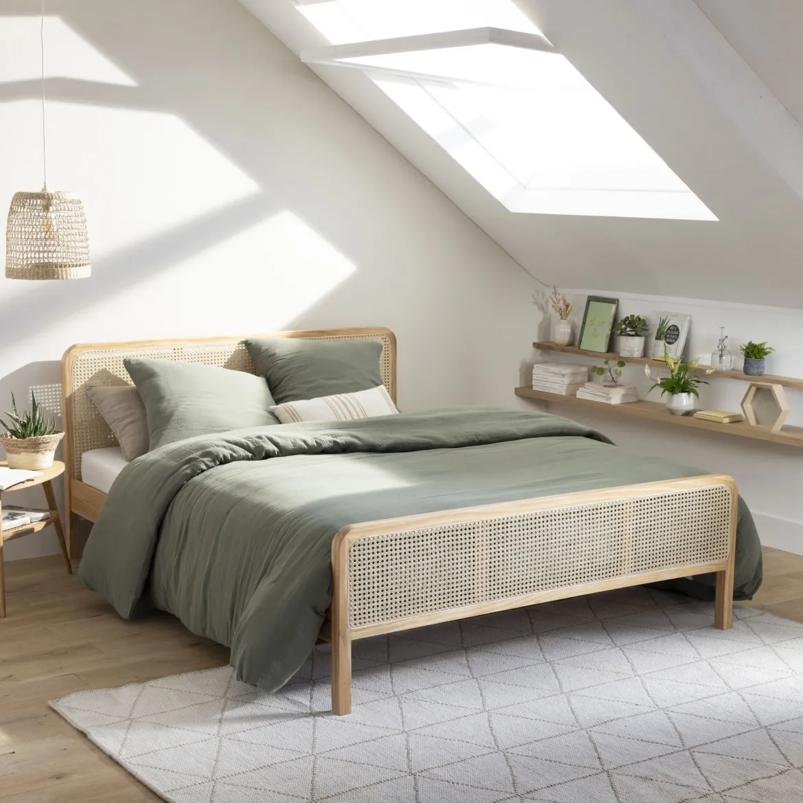 Chambre complète lit cannage avec commode et 2 chevets bois naturel ANNA