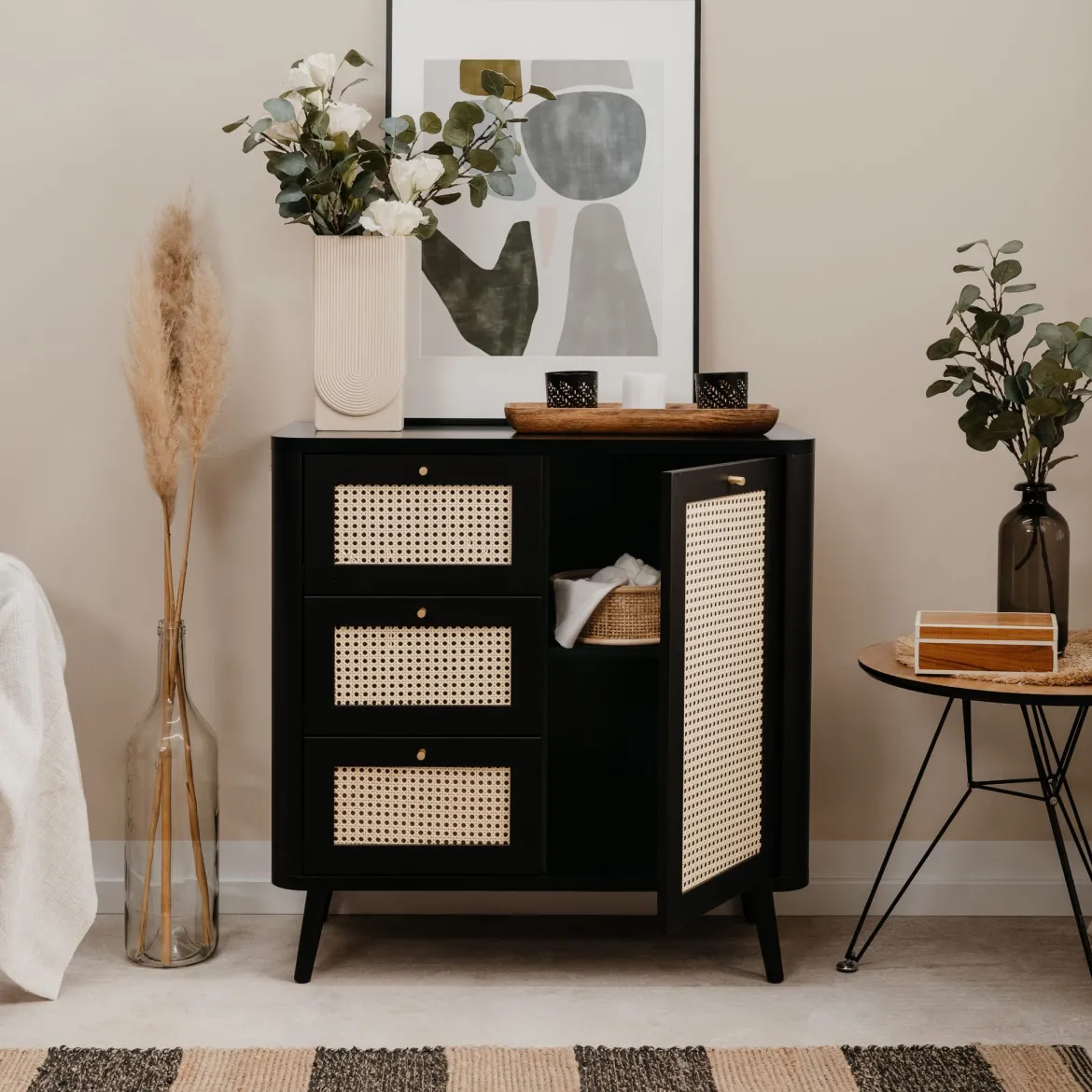 Commode 1 porte 3 tiroirs avec imprimé cannage PVC noir avec pieds en bois massif - CO7097