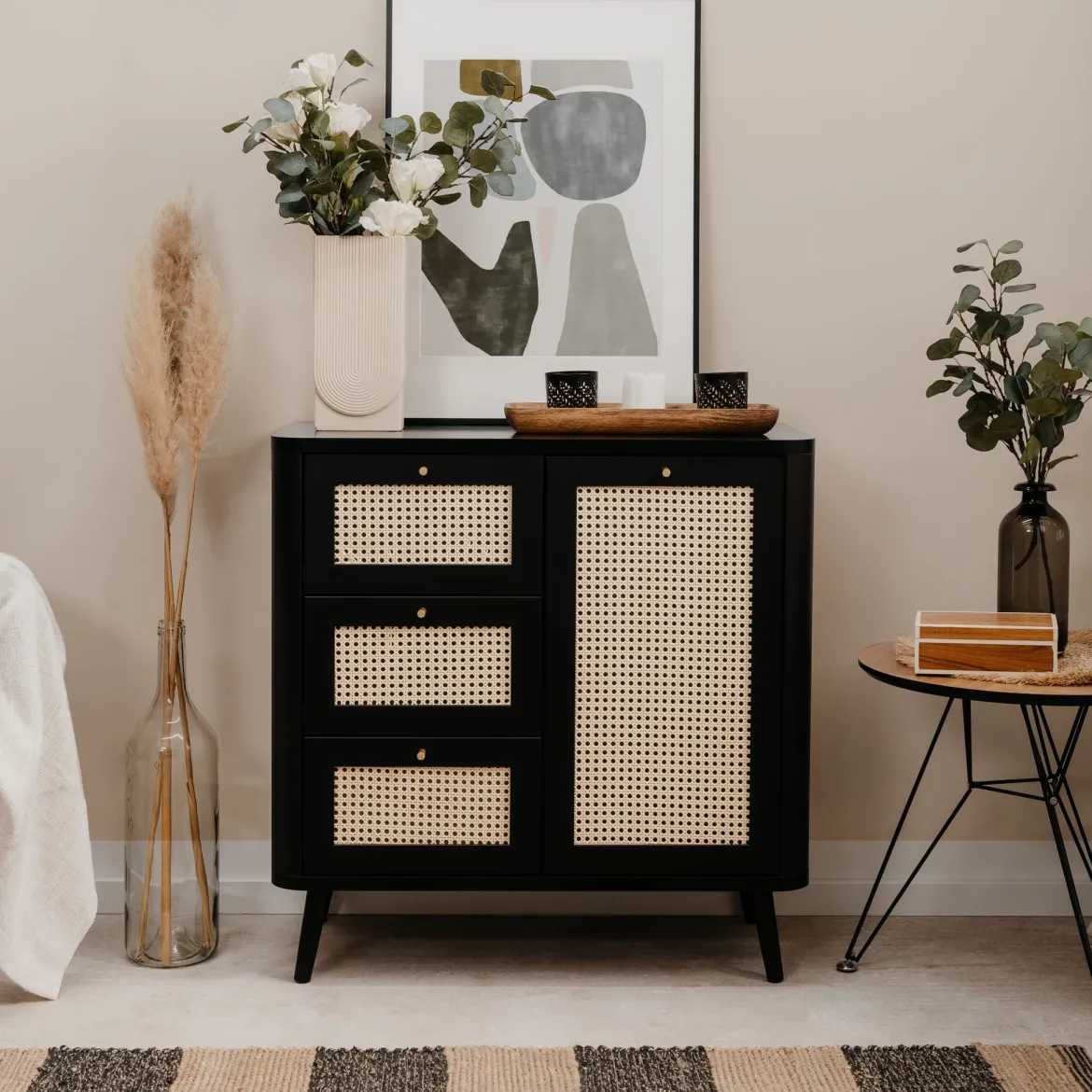 Commode 1 porte 3 tiroirs avec imprimé cannage PVC noir avec pieds en bois massif - CO7097