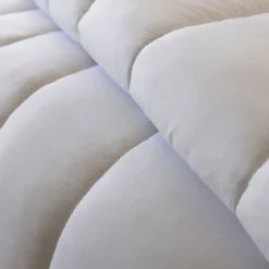 Couette chaude hiver 500gr/m² anti-acariens et anti-bactériens