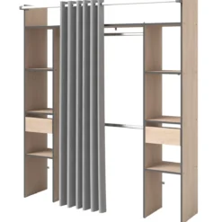 Dressing ouvert avec rideau bois naturel et détails gris