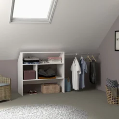 Dressing sous pente avec étagères et penderie blanc