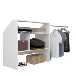 Dressing sous pente avec étagères et penderie blanc