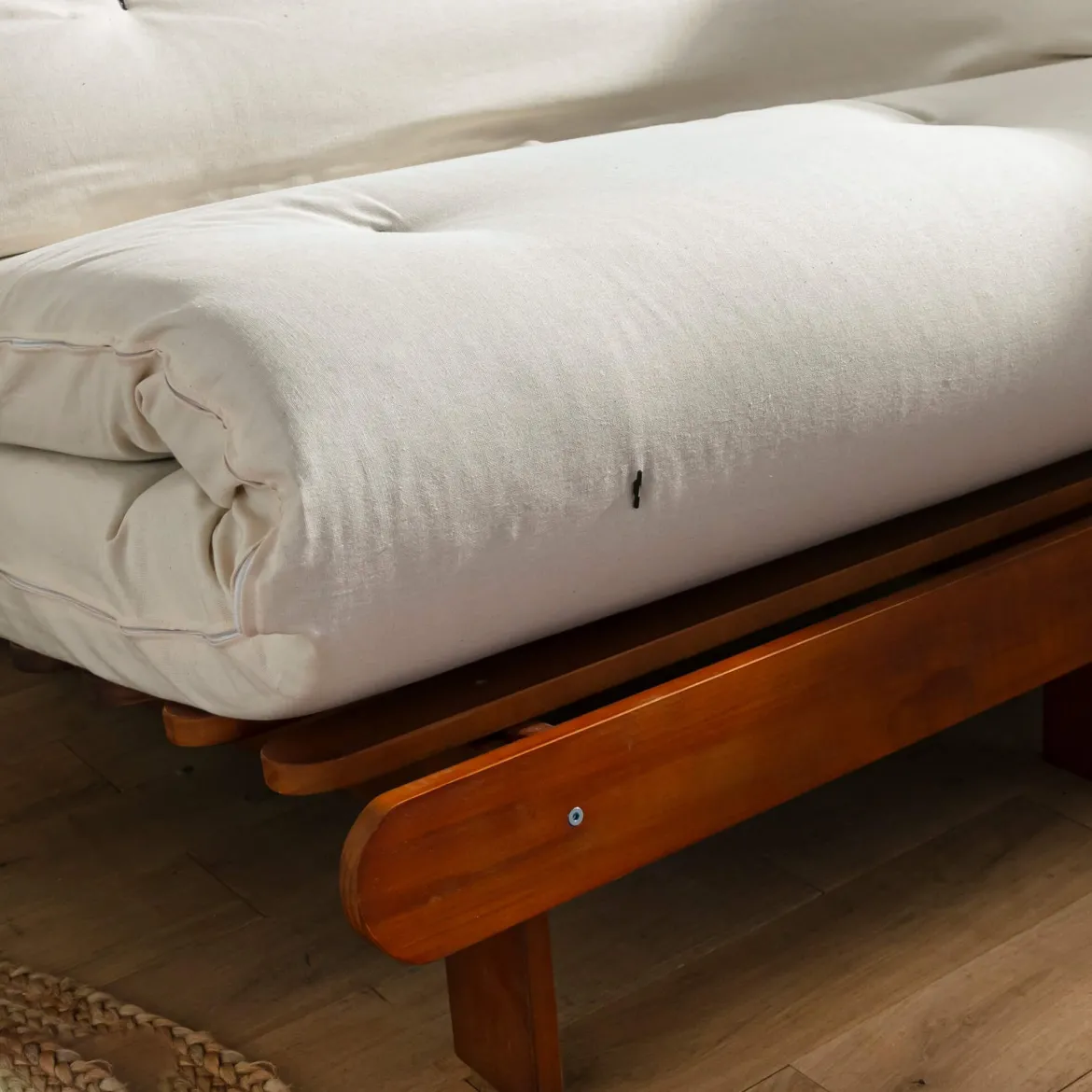Ensemble matelas futon en coton et structure en bois massif noisette