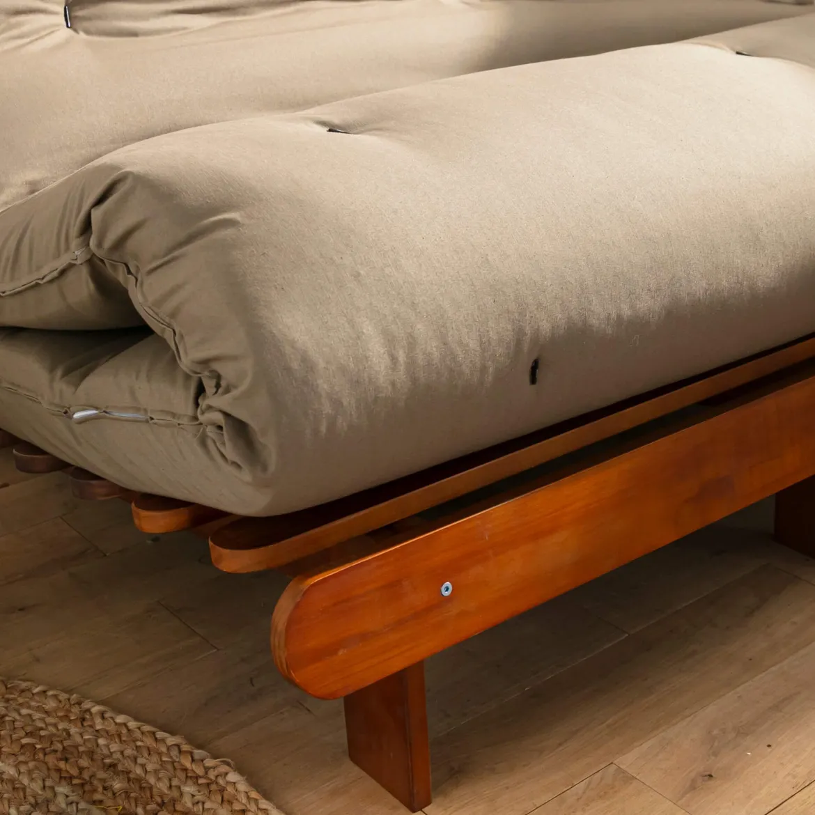 Ensemble matelas futon en coton et structure en bois massif noisette