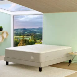 Ensemble matelas sommier pieds Simmons 651 ressorts ensachés + mousse mémoire de forme SW6