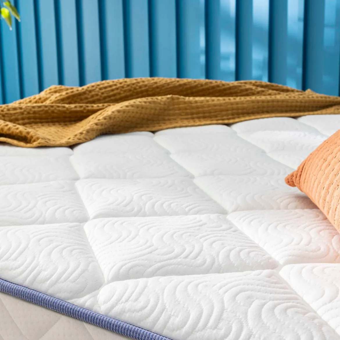 Ensemble sommier et matelas ressorts et mémoire de forme ferme Merinos Sweety