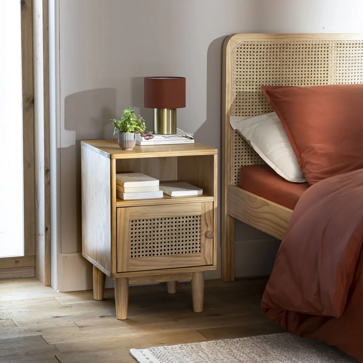 Lit adulte en pin massif tête de lit cannage + 2 chevets cannage ANNA