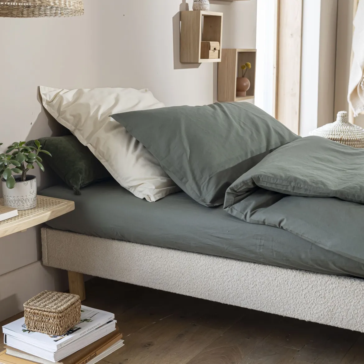 Lit adulte en pin massif tête de lit cannage + set de 2 chevets cannage ANNA