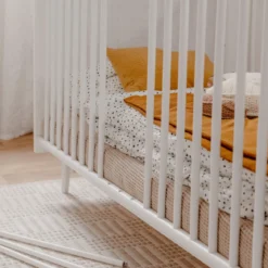 Lit bébé à barreaux en bois imprimé cannage - LT7085