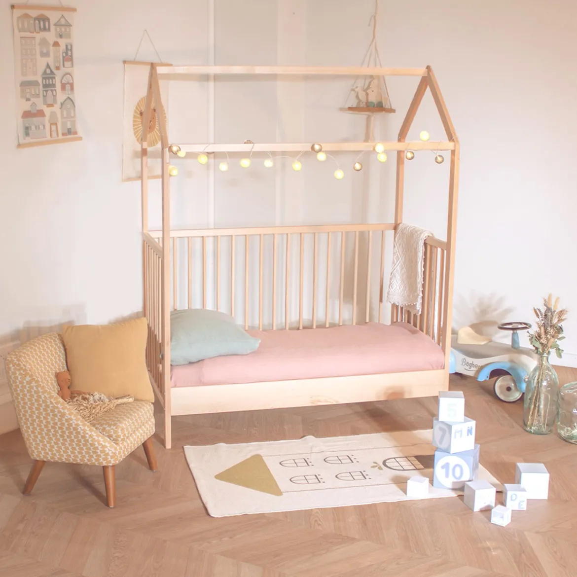 Lit bébé cabane évolutif en bois massif 60x120