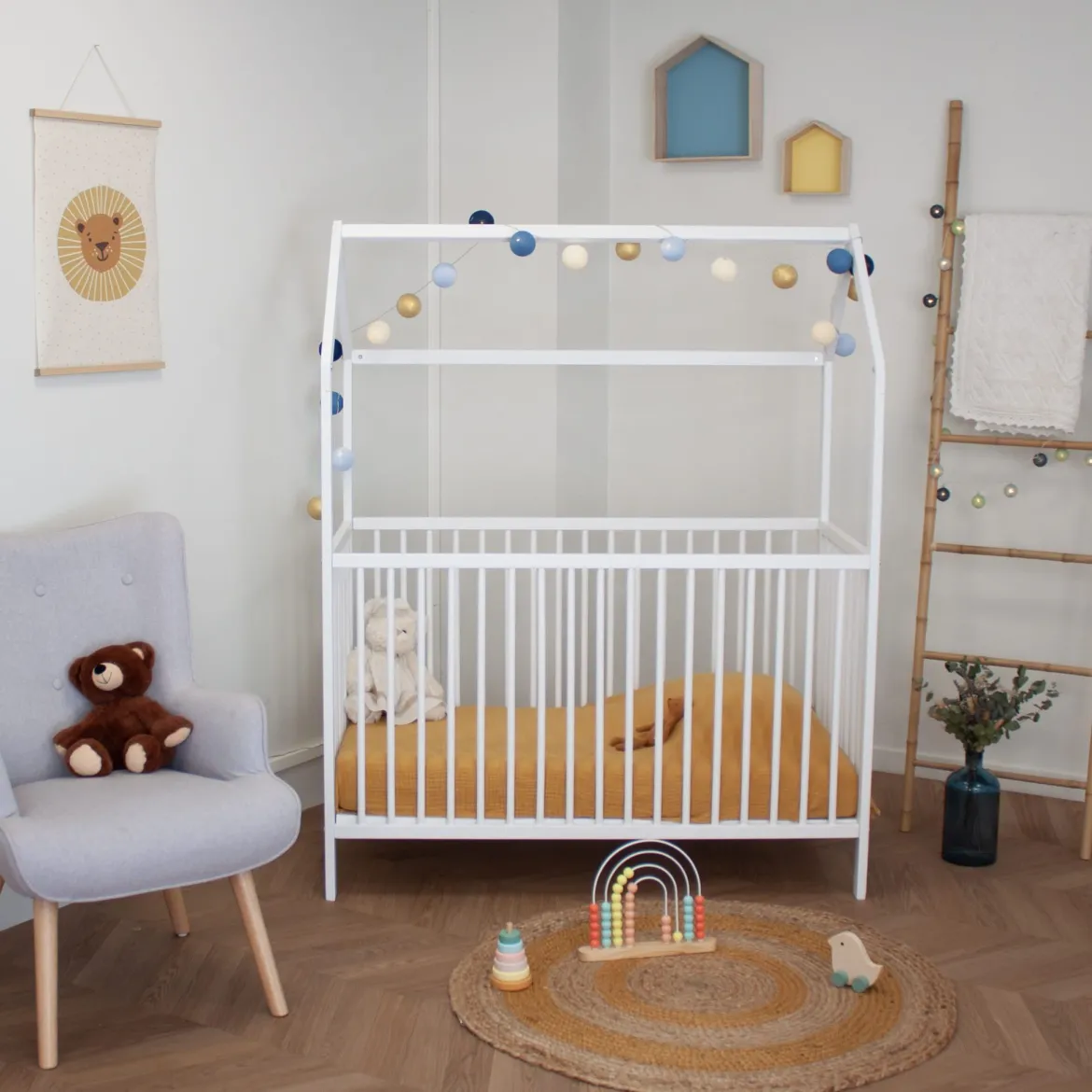 Lit bébé cabane évolutif en bois massif 60x120