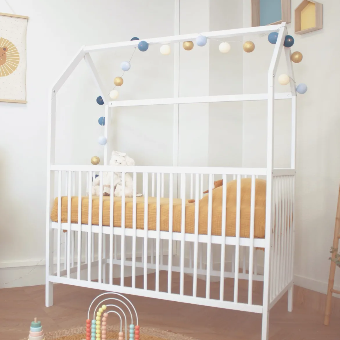 Lit bébé cabane évolutif en bois massif 60x120