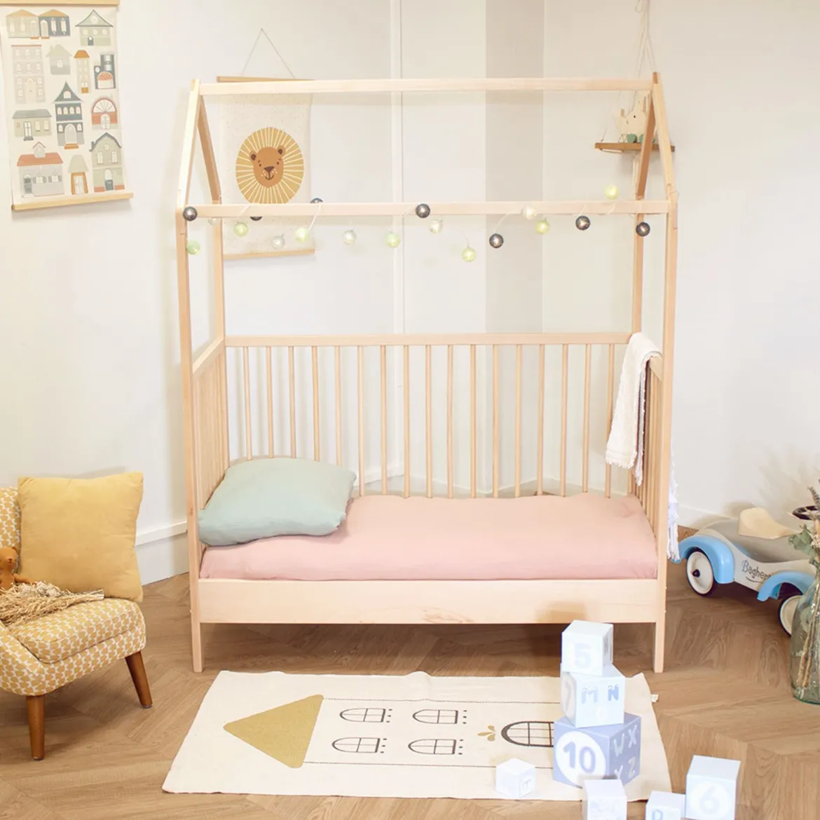 Lit bébé cabane évolutif en bois massif 60x120