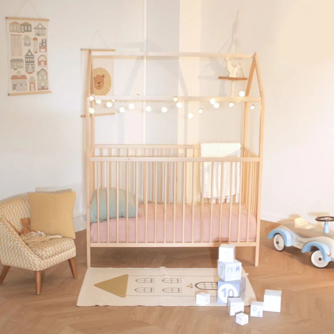 Lit bébé cabane évolutif en bois massif 60x120