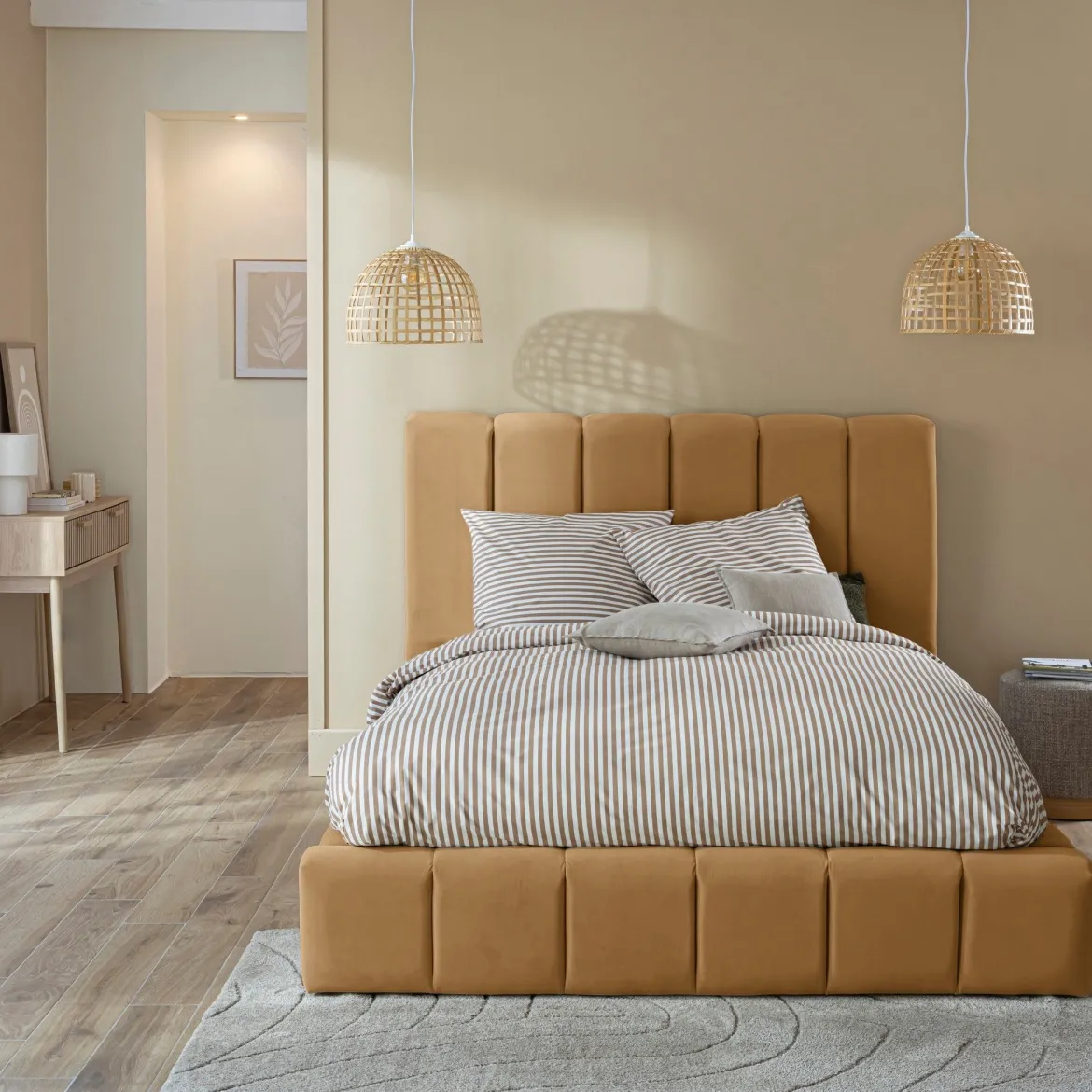 Lit coffre en velours matelassé