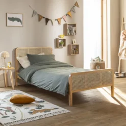 Lit enfant en pin massif avec véritable cannage ANNA - LT17018