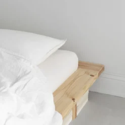 Lit en pin massif avec tables de chevet JAPAN