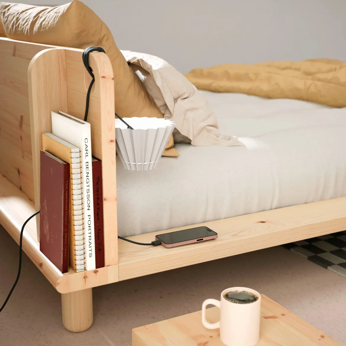 Lit en pin massif naturel PEEK BED avec tête de lit fonctionnelle