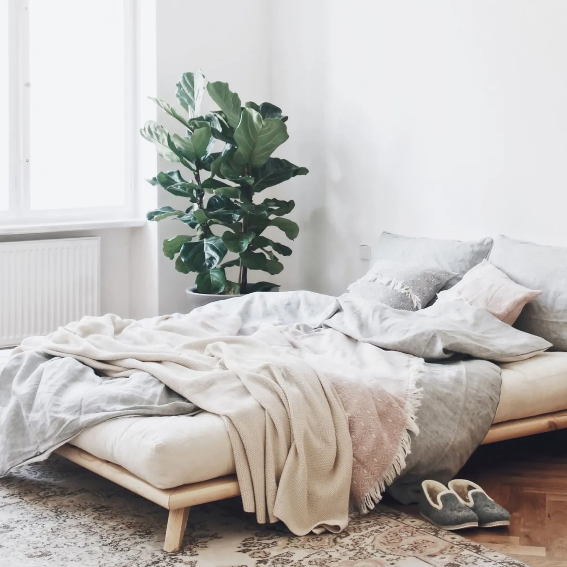 Lit futon SENZA en bois massif naturel