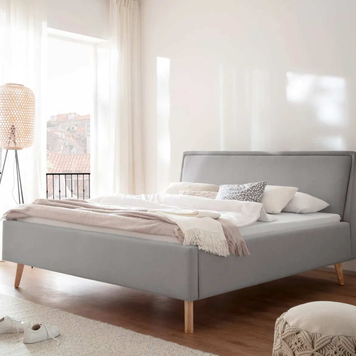 Lit rembourré en tissu avec tête de lit lisse - LT8003