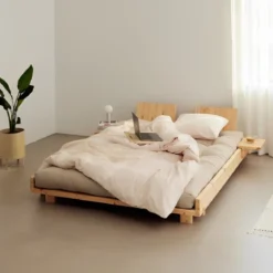 Lit SOCIAL BED en pin massif naturel avec dossiers et 2 tables de chevet