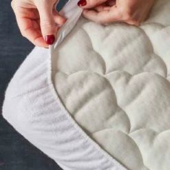Lot de 2 protège matelas bébé éponge coton 100% imperméable et anti-acariens