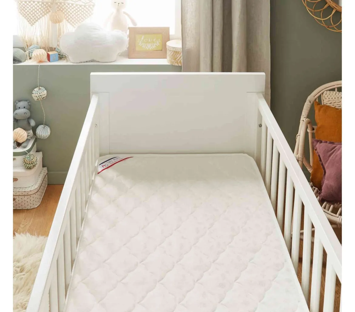 Matelas bébé sans substances nocives L'INDISPENSABLE