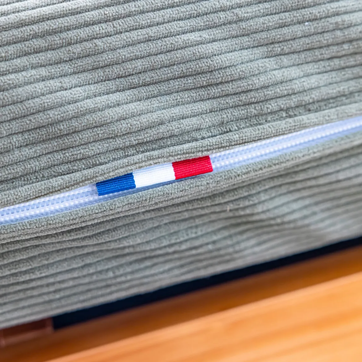 Matelas futon mémoire de forme ferme tissu velours côtelé - Terre de Nuit
