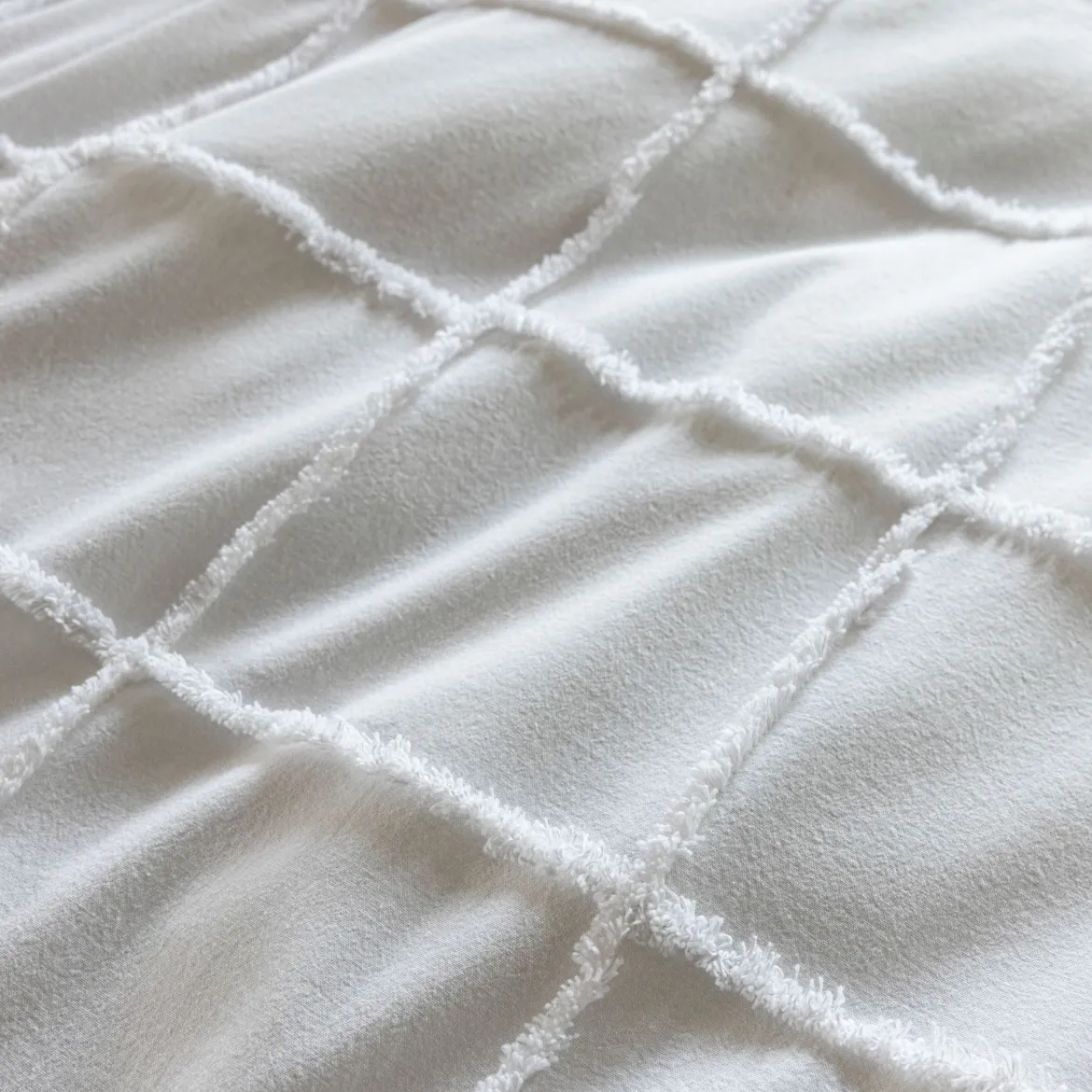 Parure de lit coton lavé à carreaux blanc Terre de Nuit Tuftée