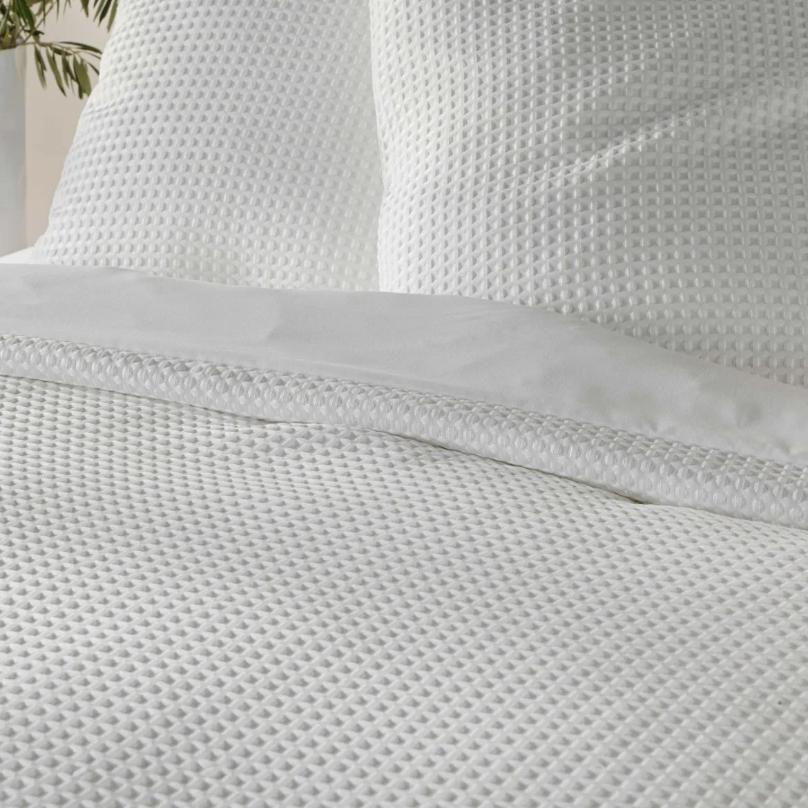 Parure de lit 240x220 microfibre gaufrée blanc Douceur d'Intérieur Abelia