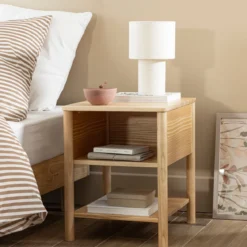 Table de chevet clair bois massif avec niche scandinave