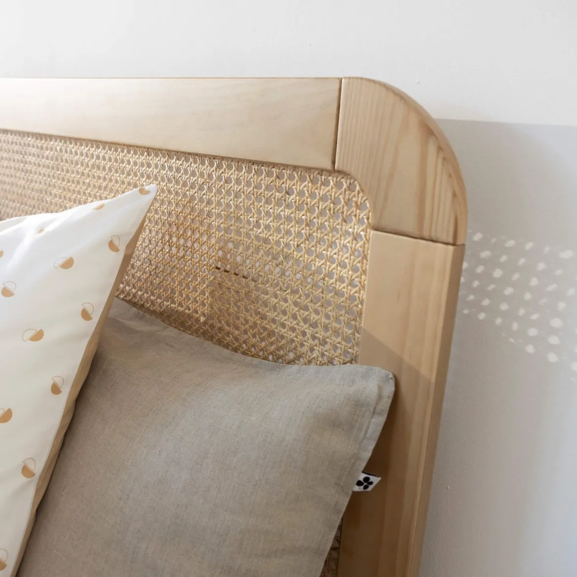 Tête de lit SMOOTHCLOUD en cannage et bois naturel